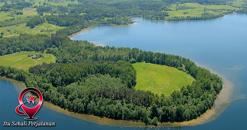Jelajahi Hutan dan Danau Latvia