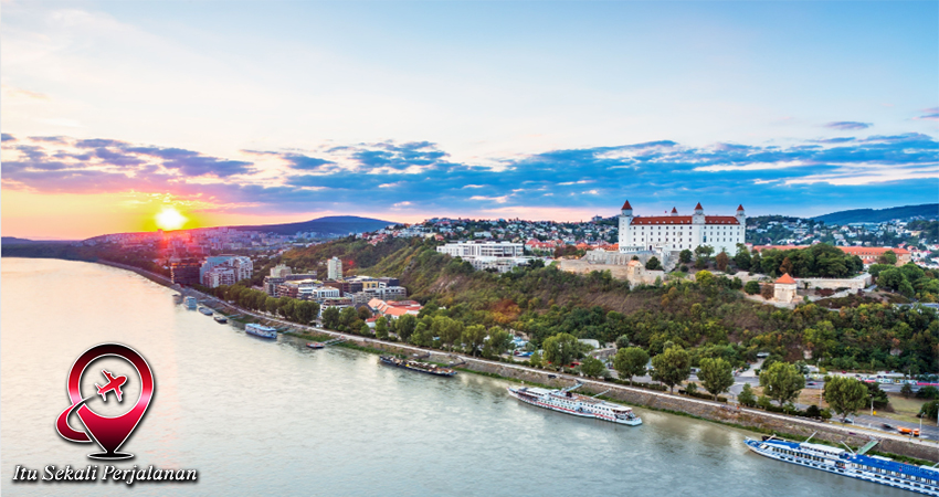 Menyusuri Sungai Danube yang Menawan di Slovakia